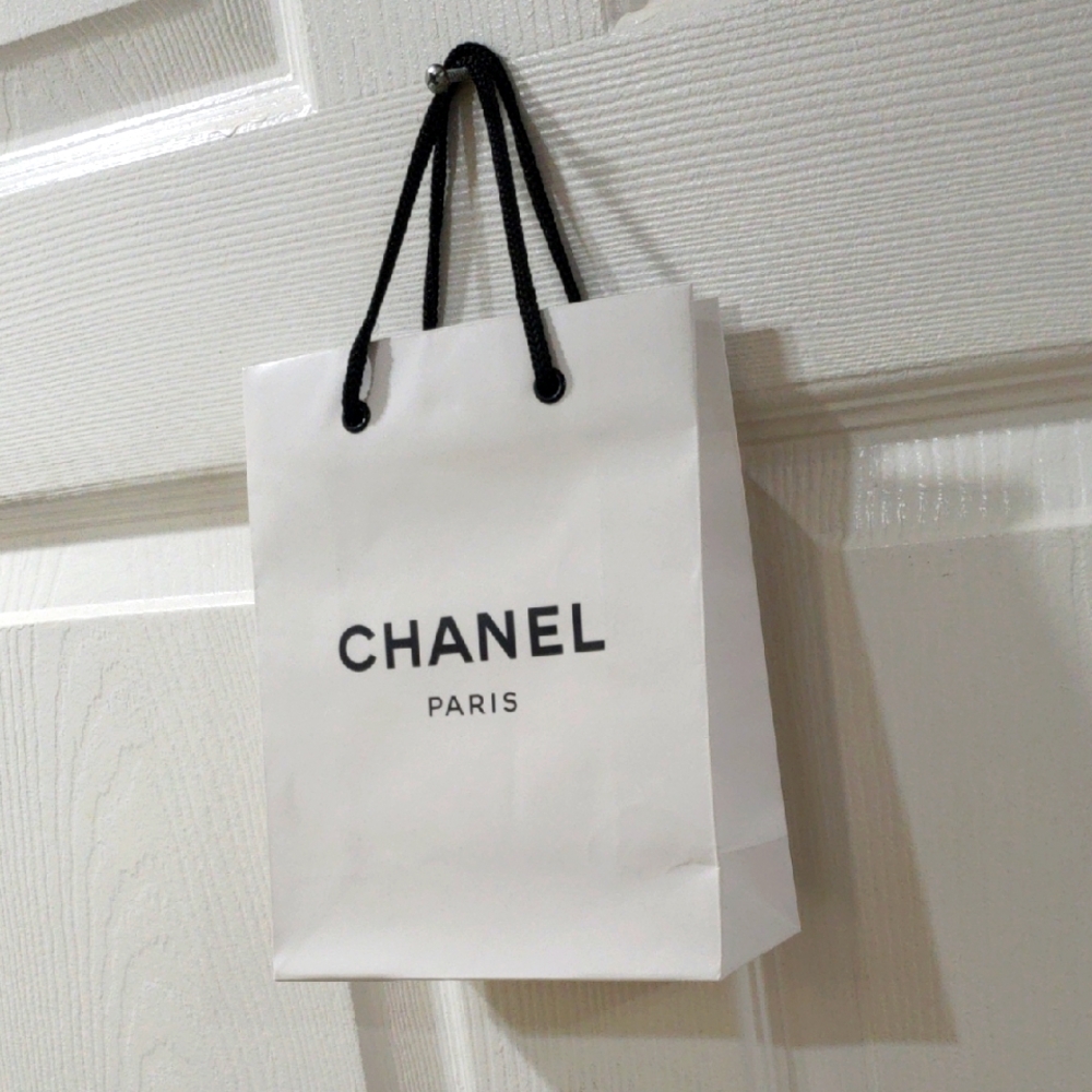 CHANEL Paris Black & White Paper Gift Shopping Bag, Luxury Sized 5.75x7x2.5-inch